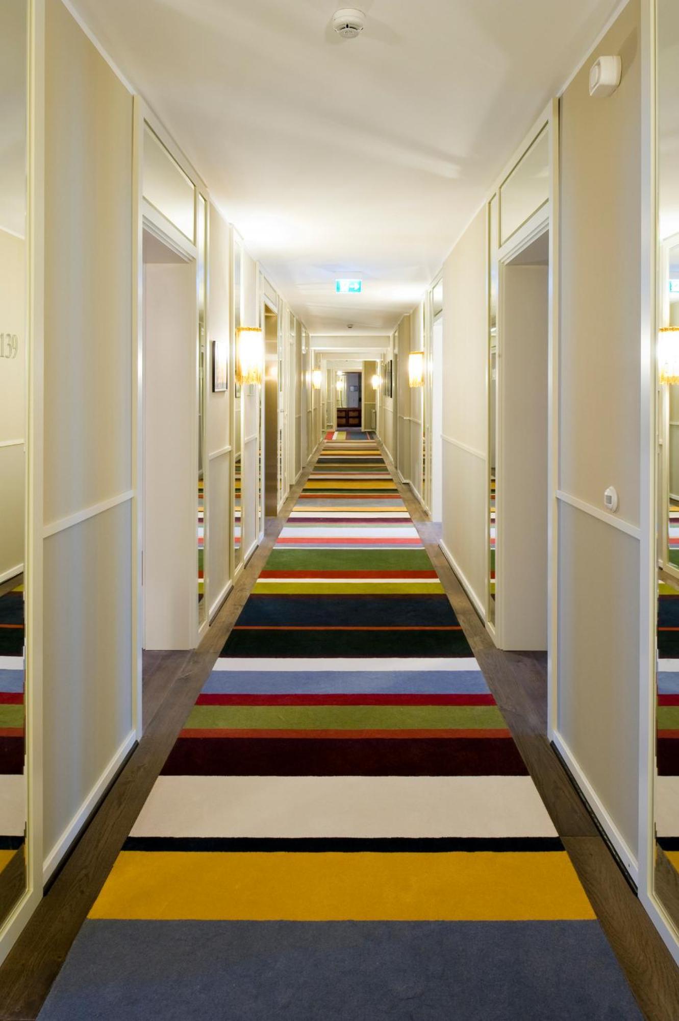 Hotel-Restaurant Erbprinz Ettlingen Eksteriør bilde A corridor in a hotel