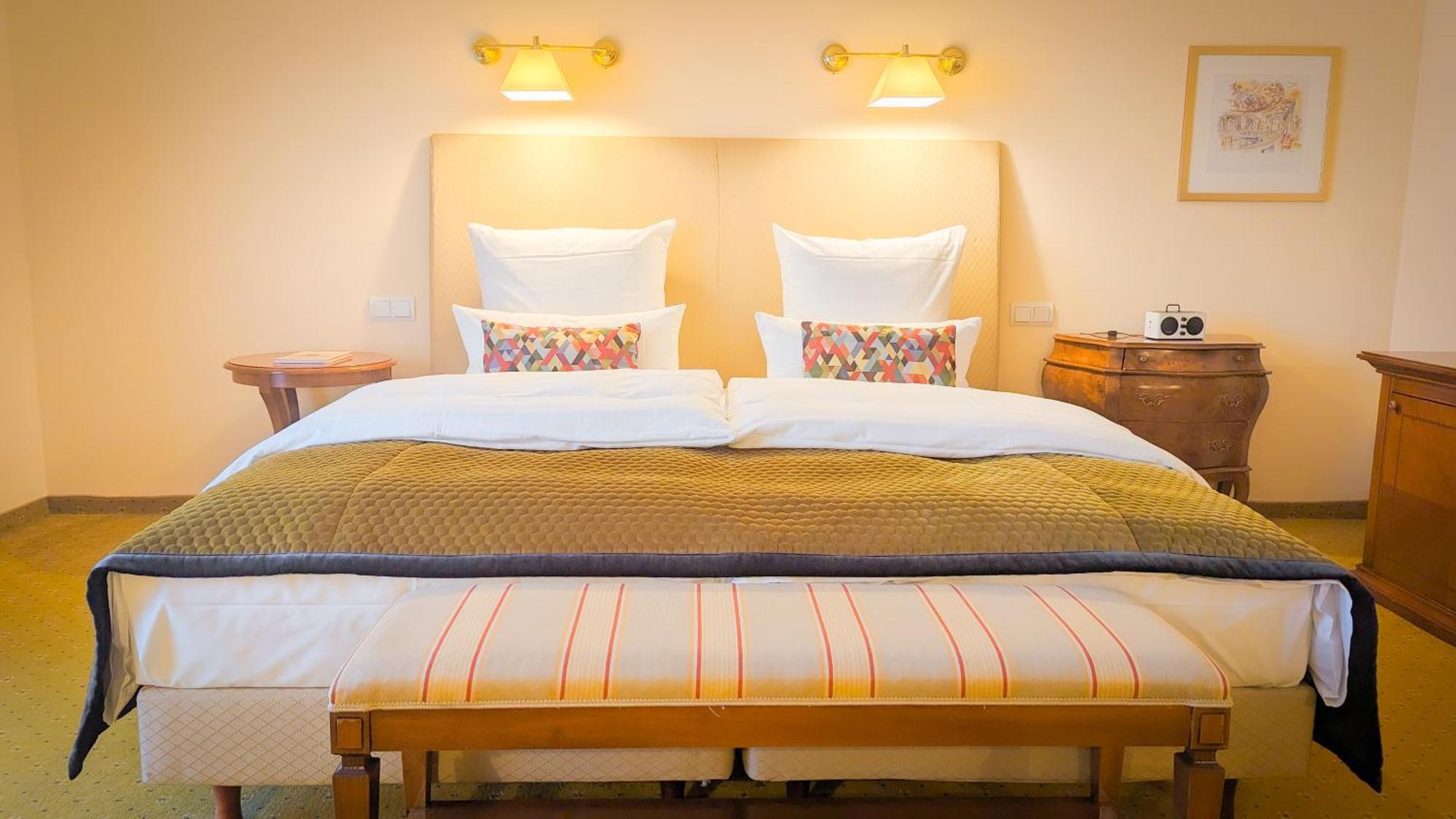 Hotel-Restaurant Erbprinz Ettlingen Eksteriør bilde A guest room at the Hotel de la Poste